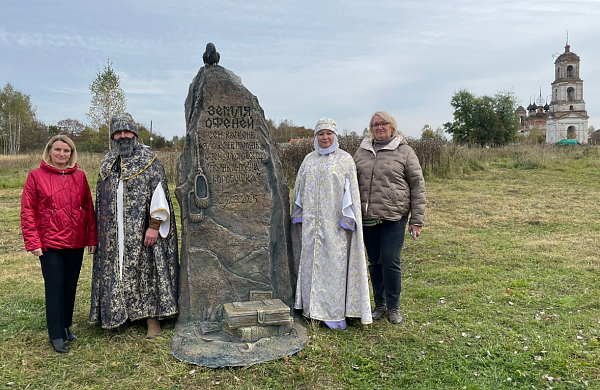 В селе Алексино появился памятный камень офеням-коробейникам